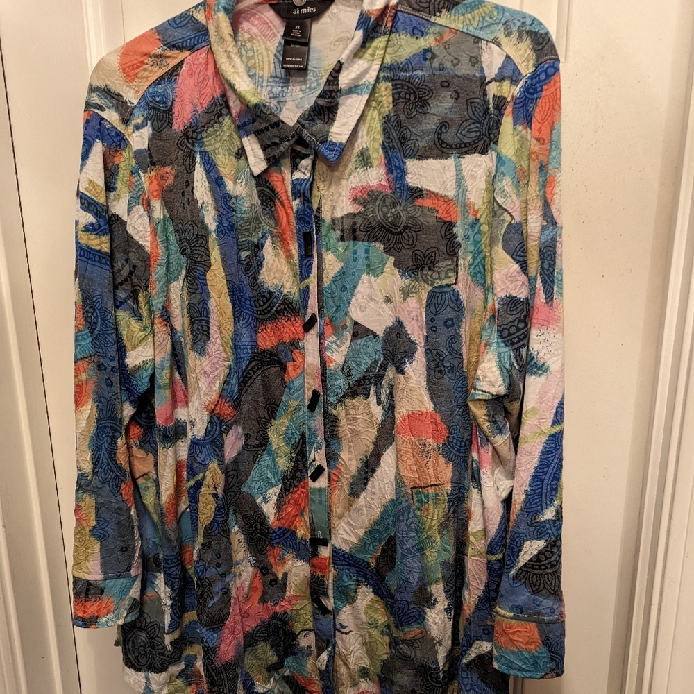 Ali Miles artsy multicolor button up top with 3/4 sleeves